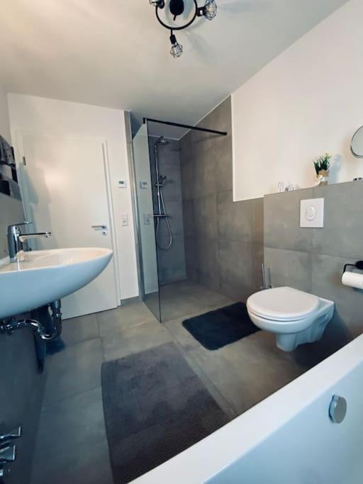 Grosse Moderne Ferienwohnung Auch Als Monteur Unterkunft Nutzbar, In Stolberg - Vicht Esterno foto