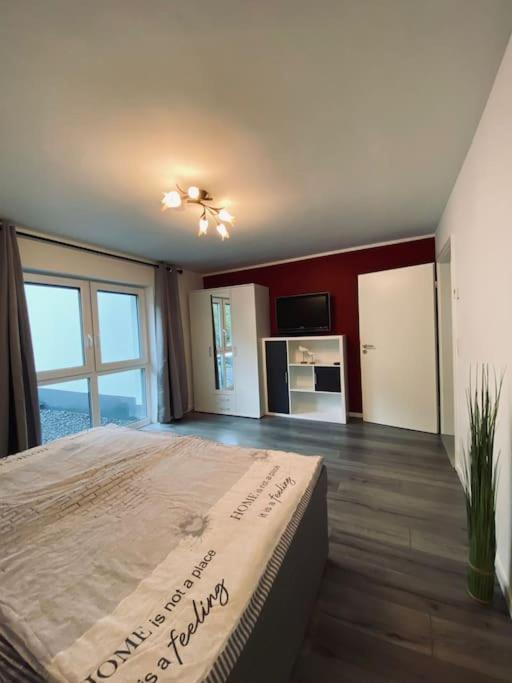 Grosse Moderne Ferienwohnung Auch Als Monteur Unterkunft Nutzbar, In Stolberg - Vicht Esterno foto
