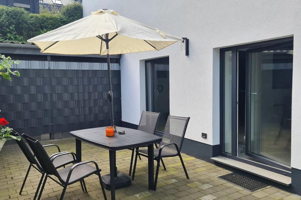 Grosse Moderne Ferienwohnung Auch Als Monteur Unterkunft Nutzbar, In Stolberg - Vicht Esterno foto