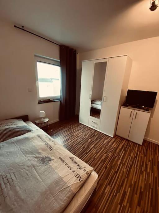 Grosse Moderne Ferienwohnung Auch Als Monteur Unterkunft Nutzbar, In Stolberg - Vicht Esterno foto